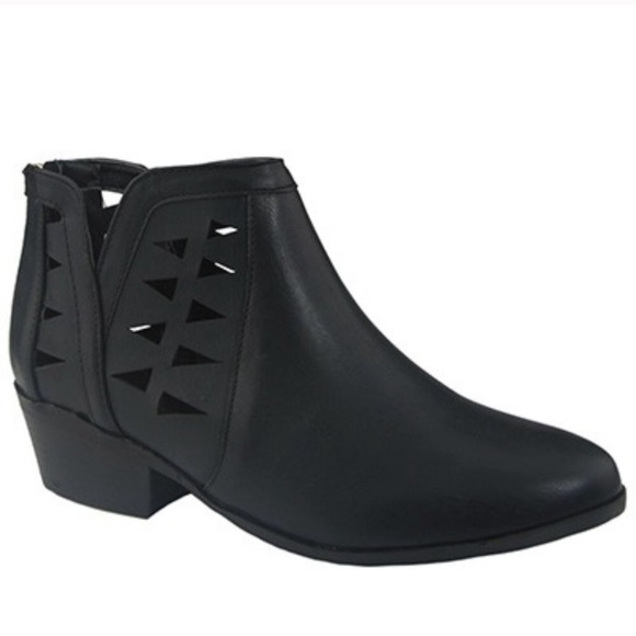 🎀 Host Pick 🎀 Black Leather Carrie Booties - Picture 2 of 2